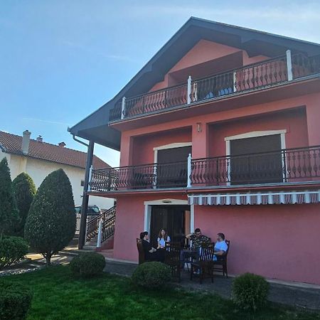 Guest House Lona Golubac Exteriér fotografie