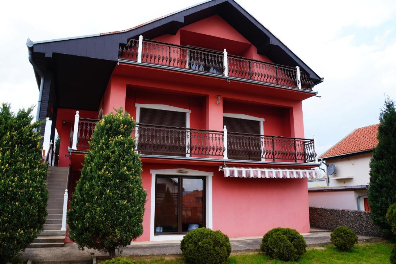 Guest House Lona Golubac Exteriér fotografie